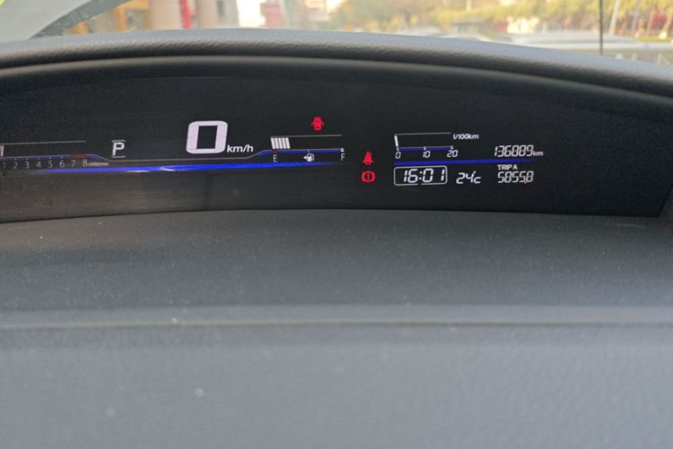 Used Honda Jade 2013 1.8L automatic Comfort version 5 seats Odometer Close Up