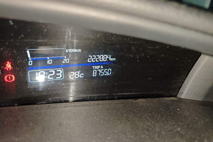 Used Honda Jade 2013 1.8L automatic Comfort version 5 seats Odometer Close Up