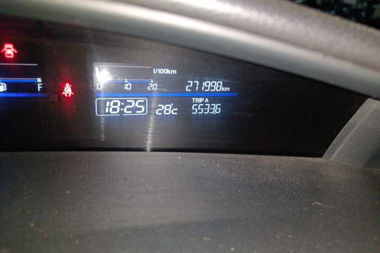 Used Honda Jade 2013 1.8L CVT Luxury Edition 5 seats Odometer Close Up