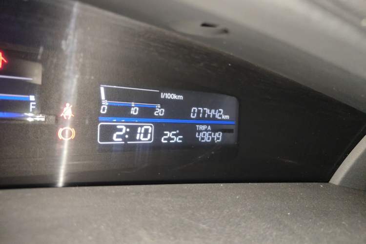 Used Honda Jade 2013 1.8L automatic Comfort version 5 seats Odometer Close Up
