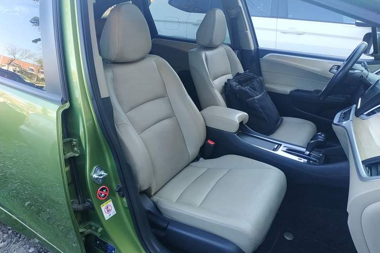 Used Honda Jade 2013 1.8L CVT Luxury Edition 6 seats Right Front Seat