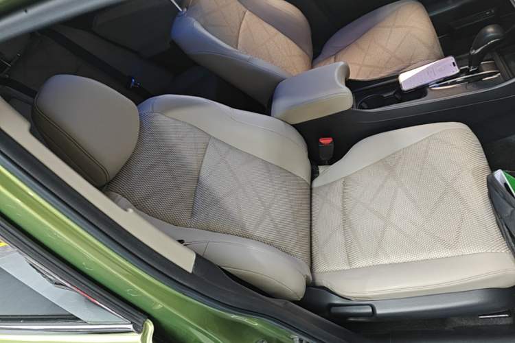 Used Honda Jade 2013 1.8L automatic Comfort version 5 seats Right Front Seat