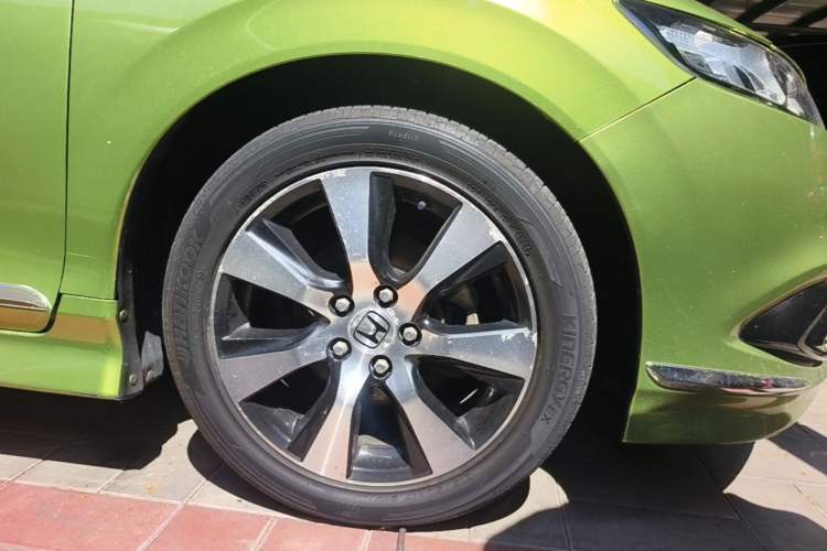 Used Honda Jade 2013 1.8L CVT Luxury Edition 5 seats Right Front Wheel Hub