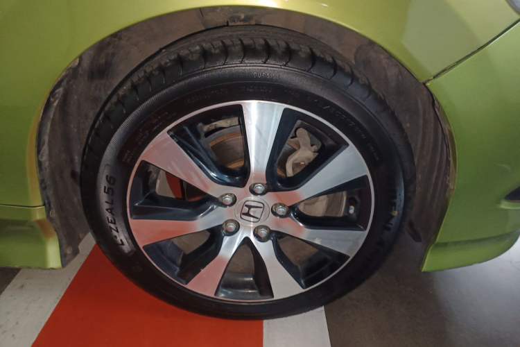 Used Honda Jade 2013 1.8L CVT Luxury Edition 5 seats Right Front Wheel Hub