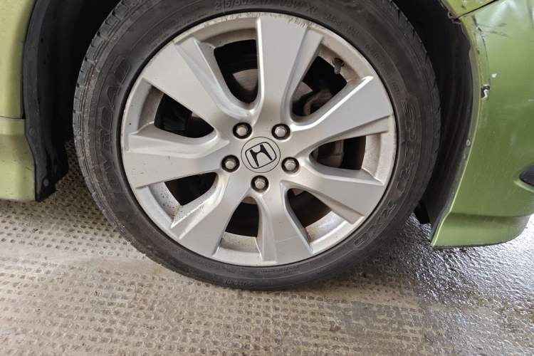 Used Honda Jade 2013 1.8L automatic Comfort version 5 seats Right Front Wheel Hub