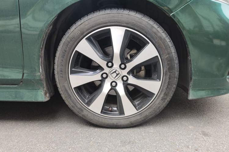 Used Honda Jade 2013 1.8L CVT Luxury Edition 6 seats Right Front Wheel Hub