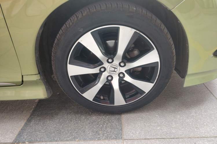 Used Honda Jade 2013 1.8L CVT Luxury Edition 5 seats Right Front Wheel Hub