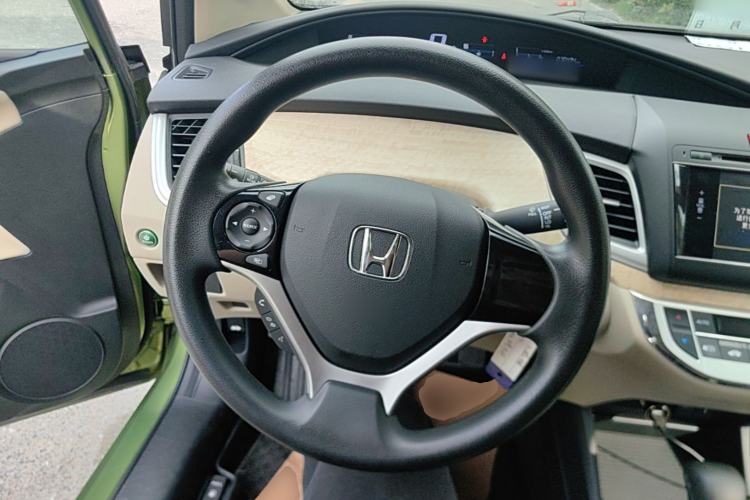 Used Honda Jade 2013 1.8L automatic Comfort version 5 seats Steering Wheel