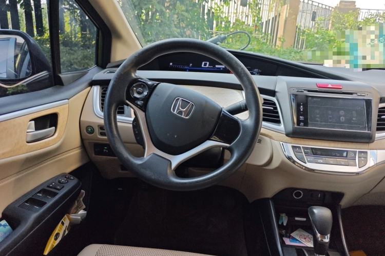 Used Honda Jade 2013 1.8L automatic Comfort version 5 seats Steering Wheel