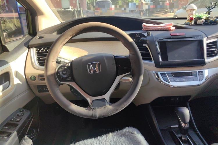Used Honda Jade 2013 1.8L automatic Comfort version 5 seats Steering Wheel