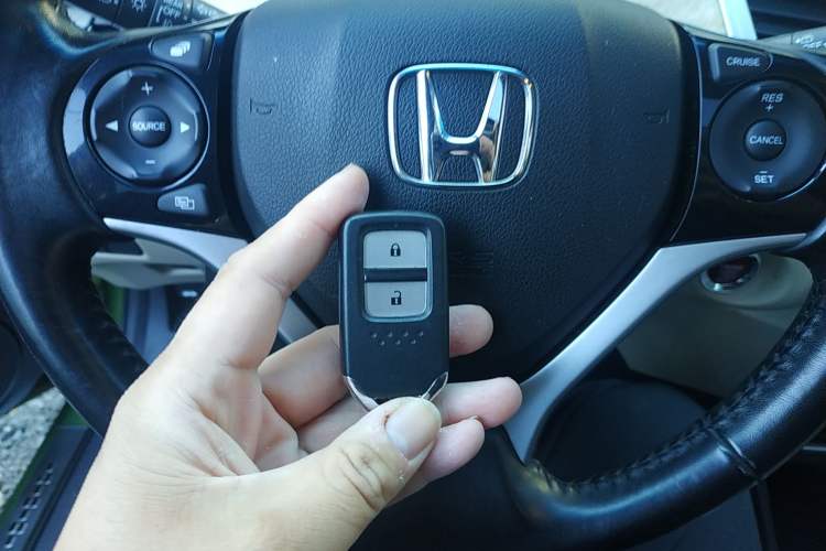 Used Honda Jade 2013 1.8L CVT Luxury Edition 6 seats Vehicle Key