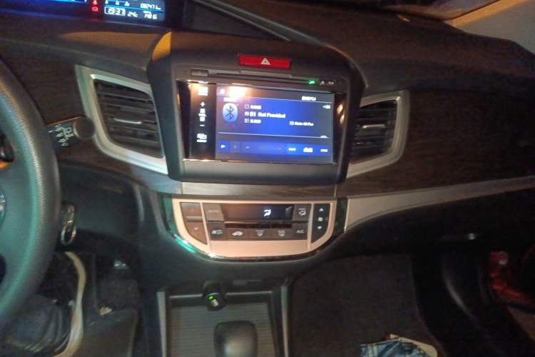 Used Honda Jade 2013 1.8L automatic Comfort version 5 seats Audio And AC Panel