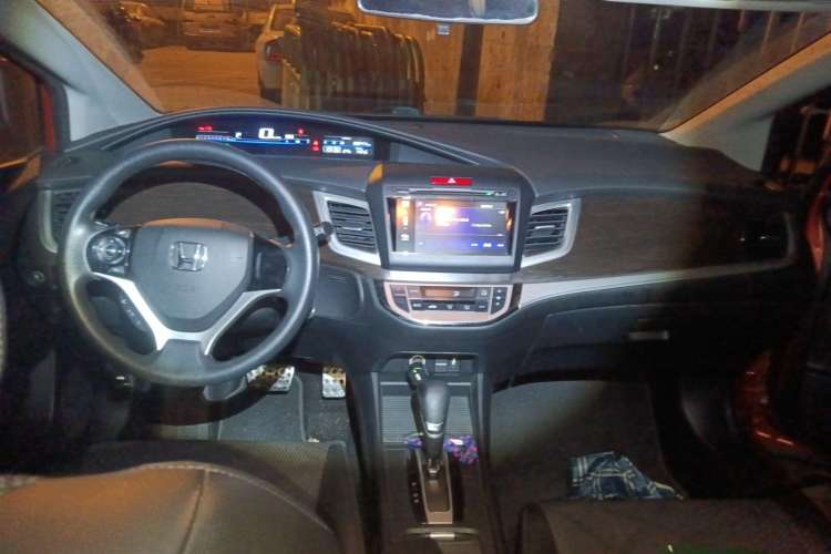 Used Honda Jade 2013 1.8L automatic Comfort version 5 seats Center Console