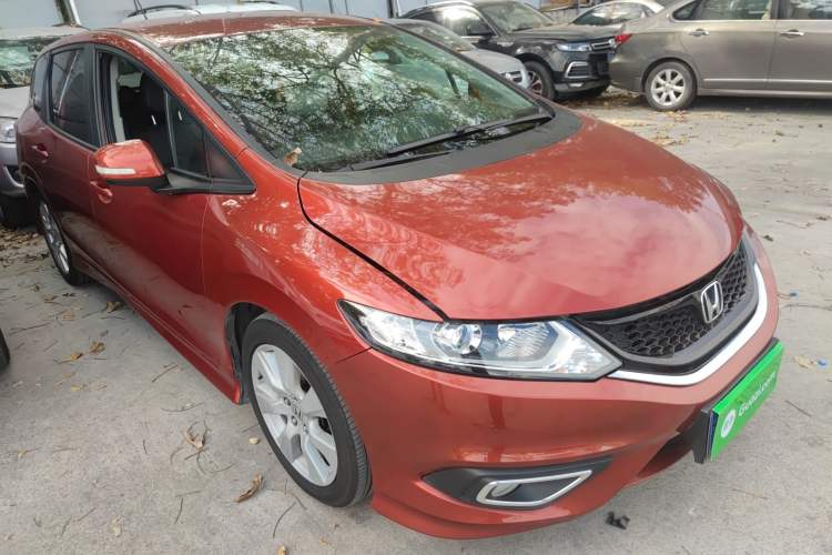 Used Honda Jade 2013 1.8L automatic Comfort version 5 seats Exterior 2