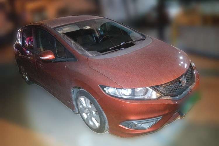 Used Honda Jade 2013 1.8L automatic Comfort version 5 seats Front Right 45 Deg