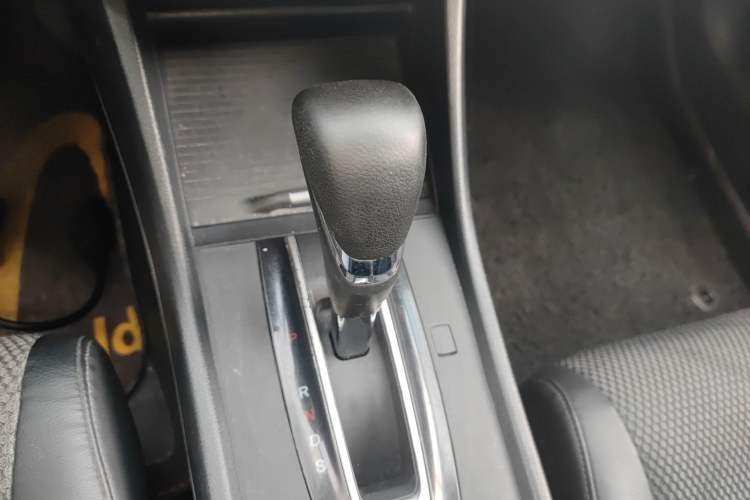 Used Honda Jade 2013 1.8L automatic Comfort version 5 seats Gear Lever