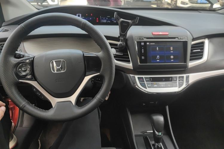 Used Honda Jade 2013 1.8L automatic Comfort version 5 seats Interior 2