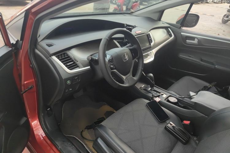 Used Honda Jade 2013 1.8L automatic Comfort version 5 seats Interior 3