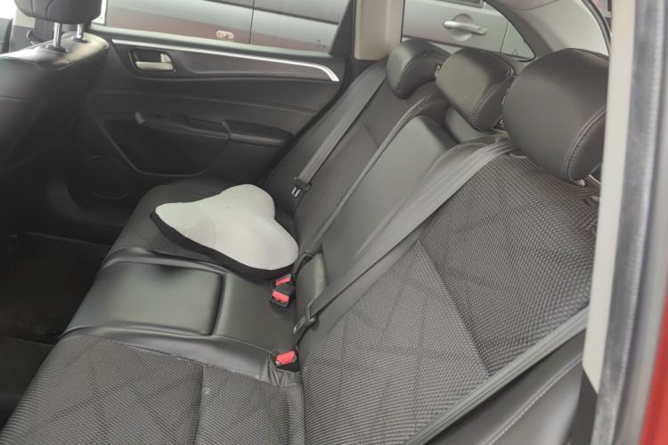 Used Honda Jade 2013 1.8L automatic Comfort version 5 seats Interior 4