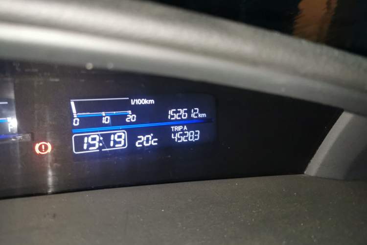 Used Honda Jade 2013 1.8L automatic Comfort version 5 seats Odometer Close Up