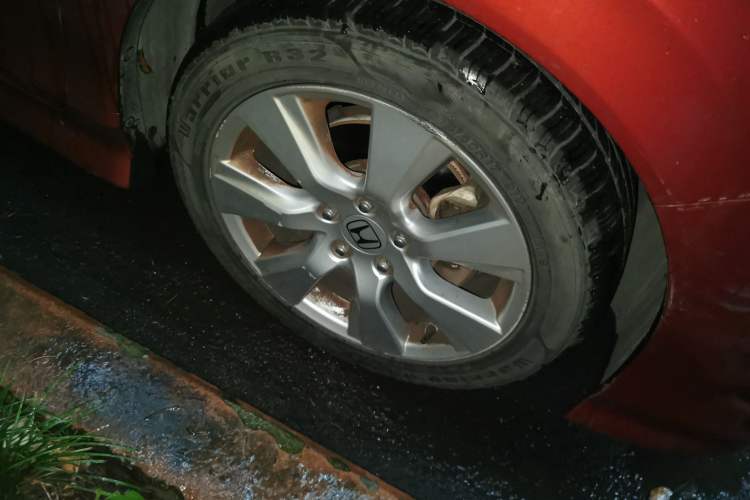 Used Honda Jade 2013 1.8L automatic Comfort version 5 seats Right Front Wheel Hub