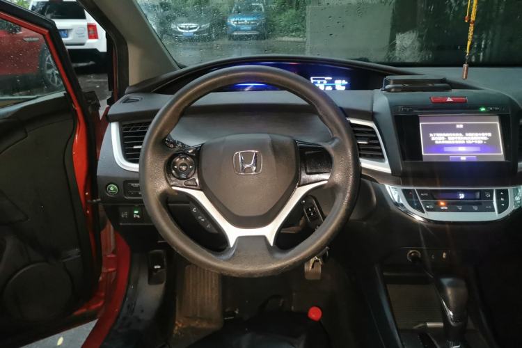 Used Honda Jade 2013 1.8L automatic Comfort version 5 seats Steering Wheel