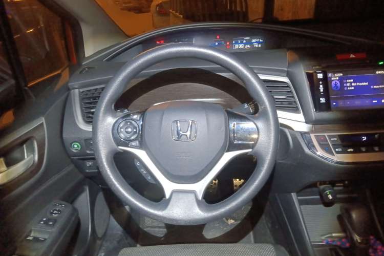 Used Honda Jade 2013 1.8L automatic Comfort version 5 seats Steering Wheel