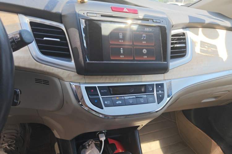 Used Honda Jade 2013 1.8L automatic Comfort version 5 seats Audio And AC Panel