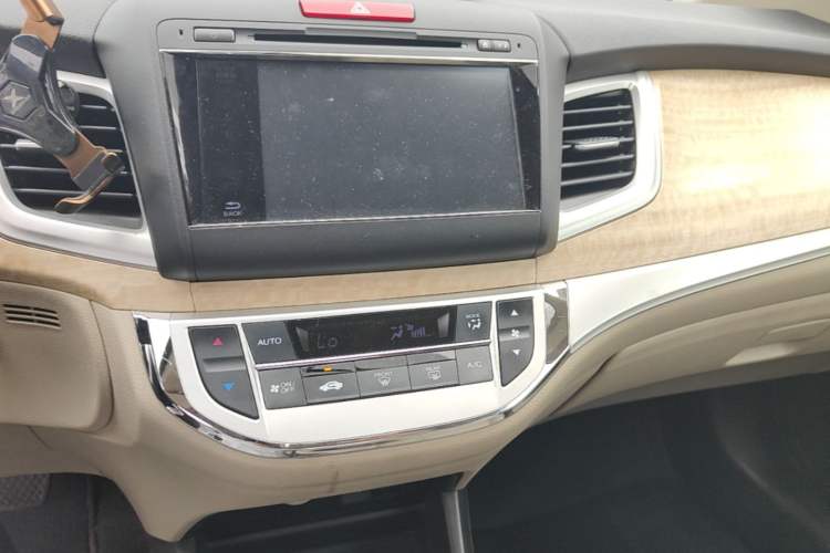 Used Honda Jade 2013 1.8L automatic Comfort version 5 seats Audio And AC Panel