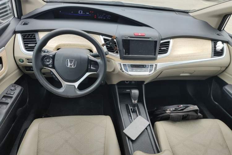 Used Honda Jade 2013 1.8L automatic Comfort version 5 seats Center Console