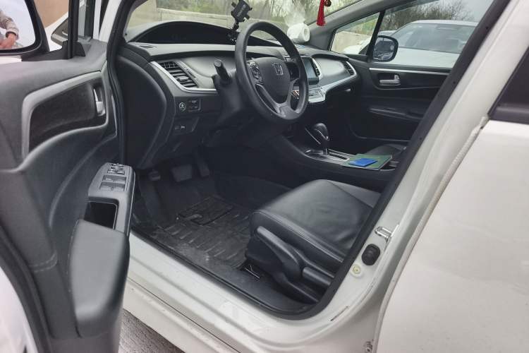 Used Honda Jade 2013 1.8L automatic Comfort version 5 seats Driver Seat