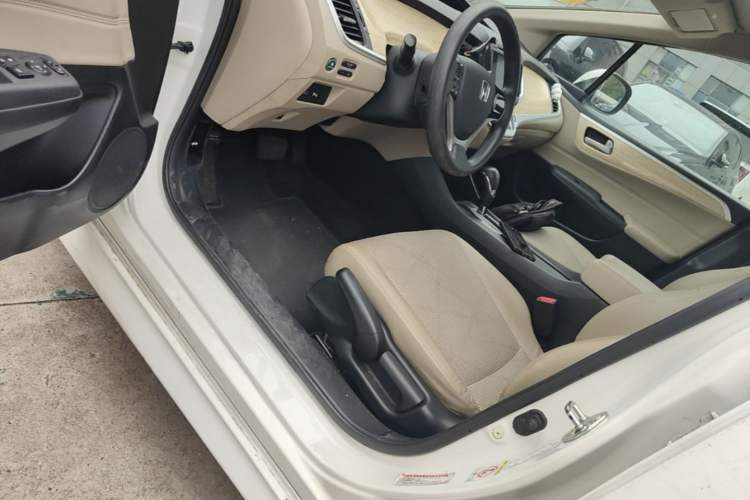 Used Honda Jade 2013 1.8L automatic Comfort version 5 seats Driver Seat