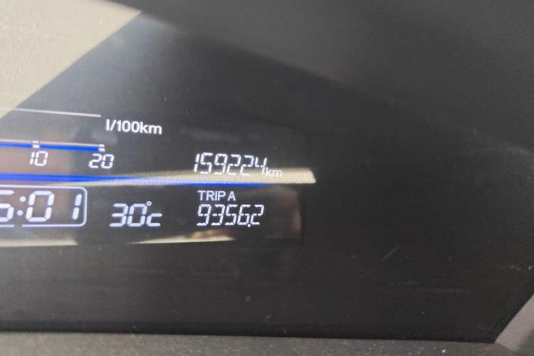 Used Honda Jade 2013 1.8L automatic Comfort version 5 seats Odometer Close Up