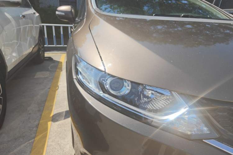 Used Honda Jade 2013 1.8L automatic Comfort version 5 seats Right Front Headlight