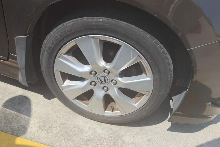 Used Honda Jade 2013 1.8L automatic Comfort version 5 seats Right Front Wheel Hub