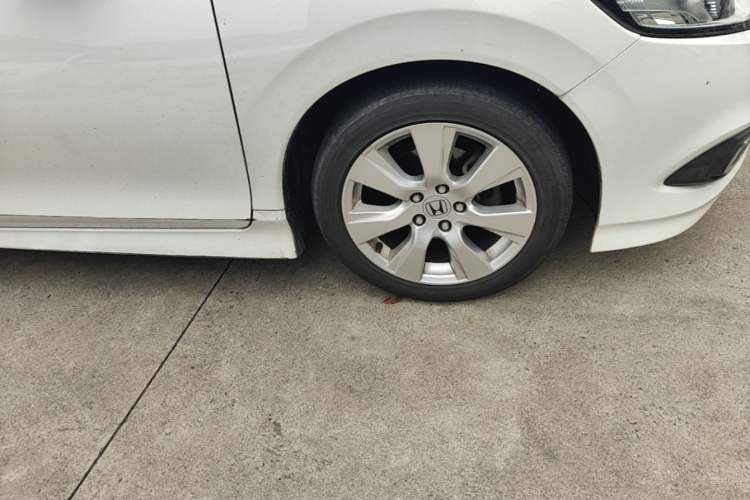 Used Honda Jade 2013 1.8L automatic Comfort version 5 seats Right Front Wheel Hub