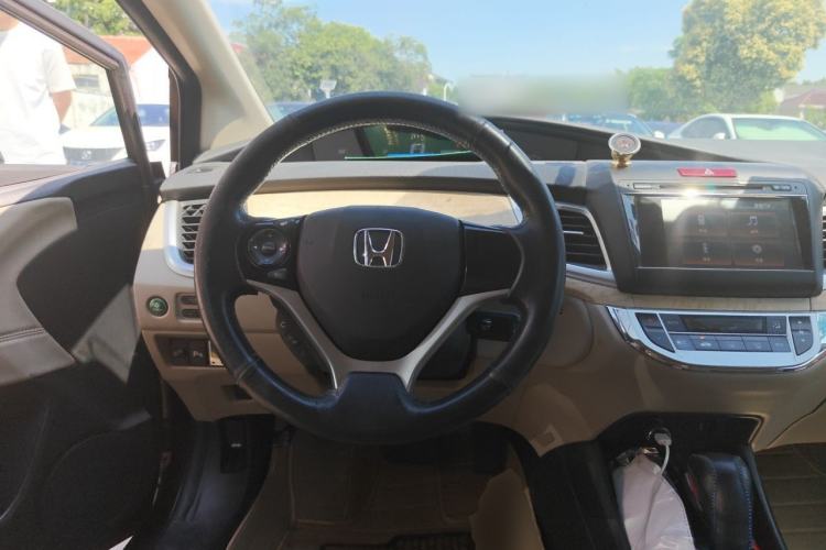Used Honda Jade 2013 1.8L automatic Comfort version 5 seats Steering Wheel