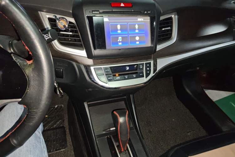 Used Honda Jade 2013 1.8L automatic Comfort version 5 seats Audio And AC Panel