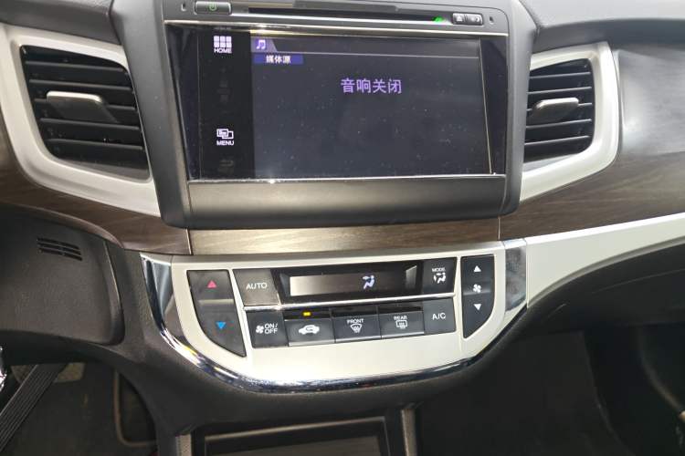 Used Honda Jade 2013 1.8L automatic Comfort version 5 seats Audio And AC Panel