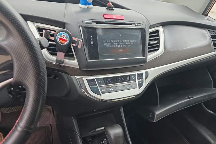 Used Honda Jade 2013 1.8L automatic Comfort version 5 seats Audio And AC Panel