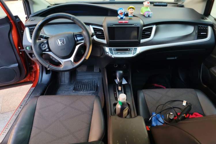 Used Honda Jade 2013 1.8L automatic Comfort version 5 seats Center Console