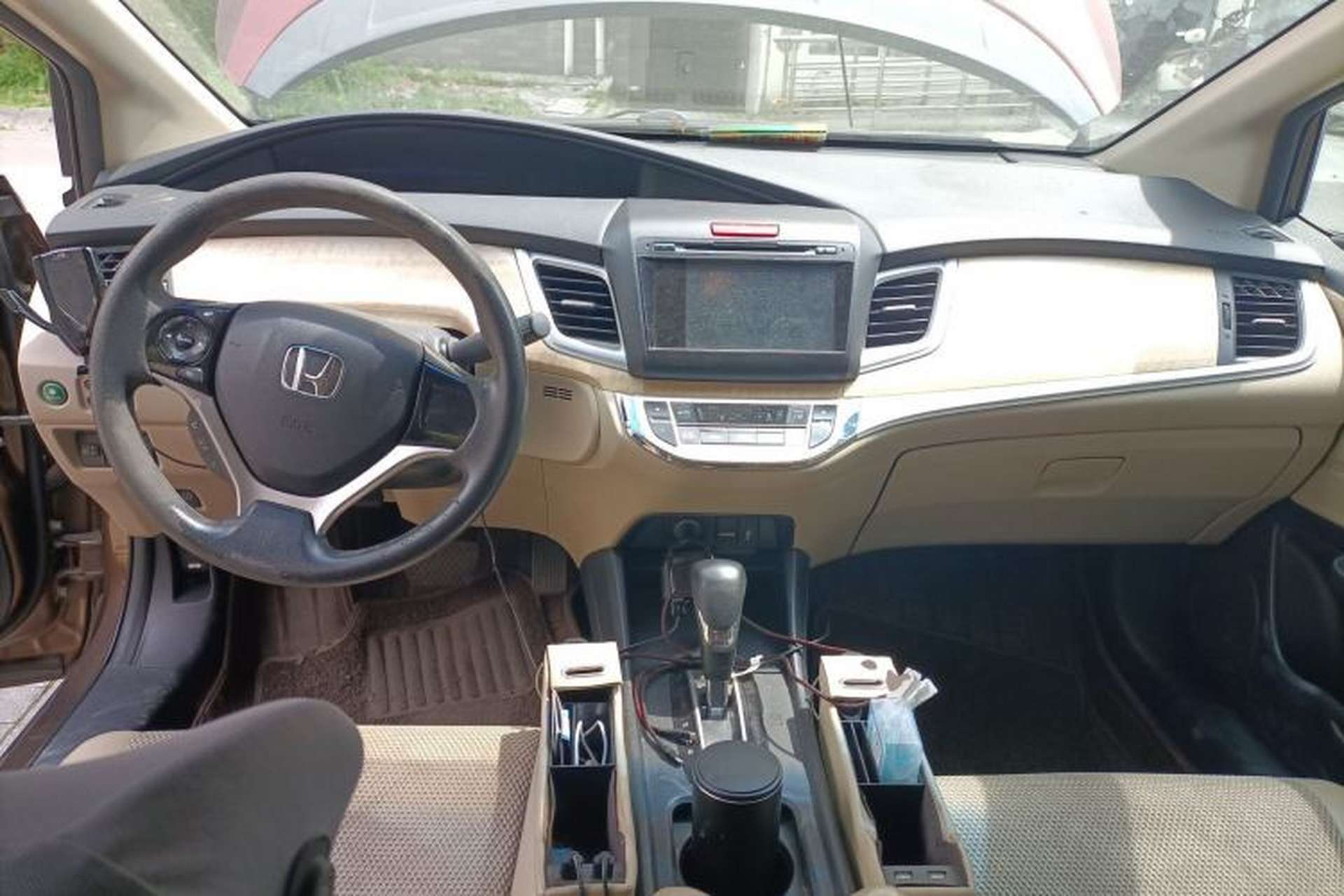 Used Honda Jade 2013 1.8L automatic Comfort version 6 seats Center Console