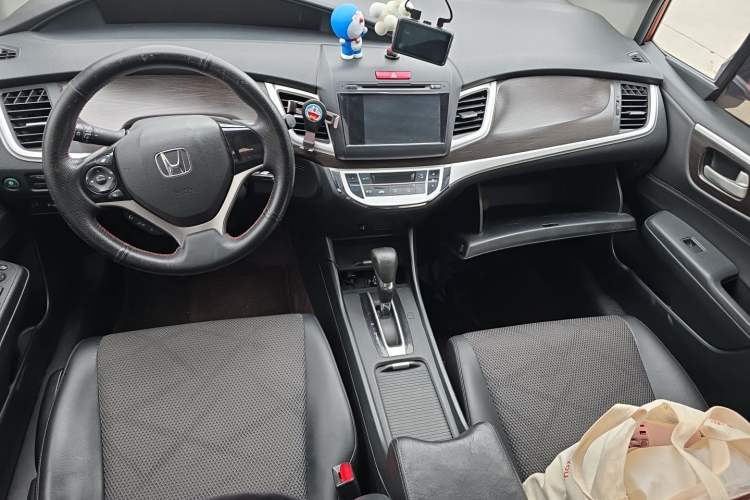Used Honda Jade 2013 1.8L automatic Comfort version 5 seats Center Console