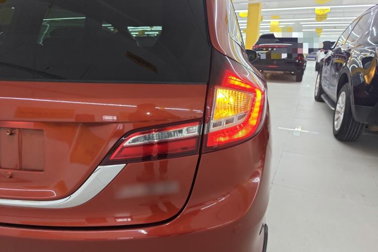 Used Honda Jade 2013 1.8L automatic Comfort version 5 seats Exterior 3