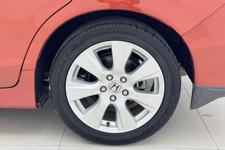 Used Honda Jade 2013 1.8L automatic Comfort version 5 seats Exterior 4