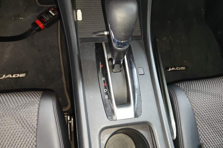 Used Honda Jade 2013 1.8L automatic Comfort version 5 seats Gear Lever