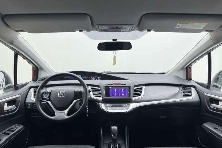 Used Honda Jade 2013 1.8L automatic Comfort version 5 seats Interior 3