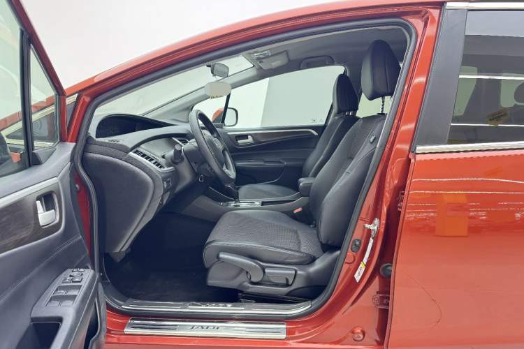 Used Honda Jade 2013 1.8L automatic Comfort version 5 seats Interior 4