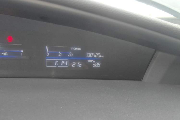 Used Honda Jade 2013 1.8L automatic Comfort version 5 seats Odometer Close Up