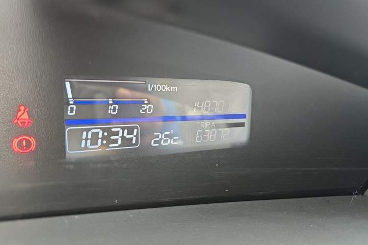 Used Honda Jade 2013 1.8L automatic Comfort version 5 seats Odometer Close Up